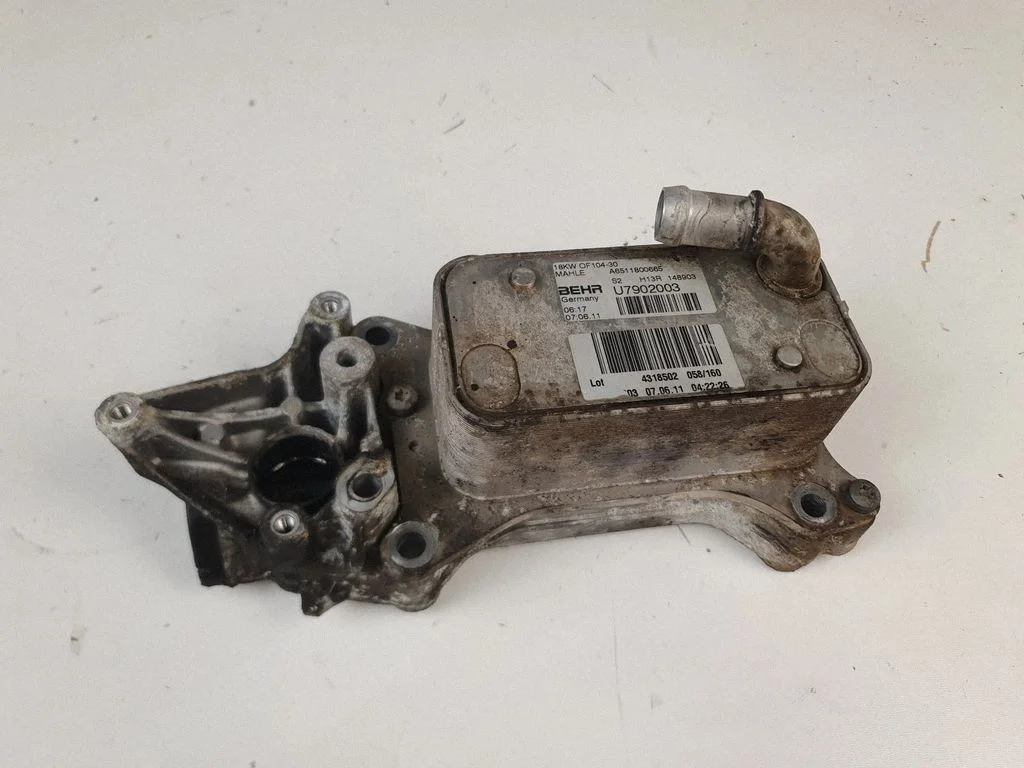 Oil filter mounting bracket A6511800665
