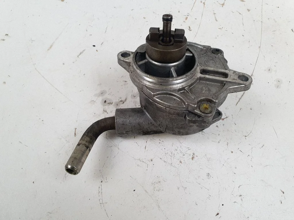 Vacuum pump – Mercedes-Benz E-Class W210 (1995-2002)