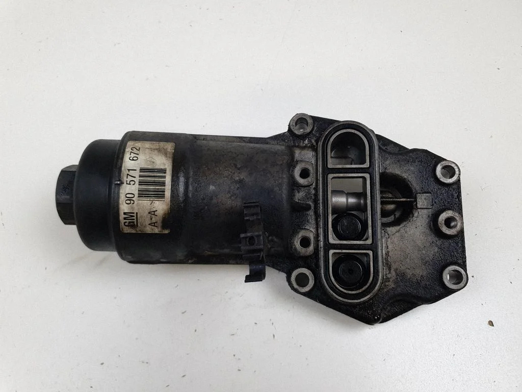 Oil filter mounting bracket – Opel Zafira A (1999-2005)