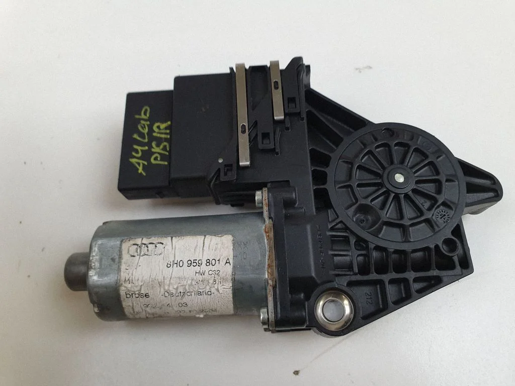 Esiukse aknatõstuki mootor – Audi A4 S4 B7 8E 8H (2005-2008)