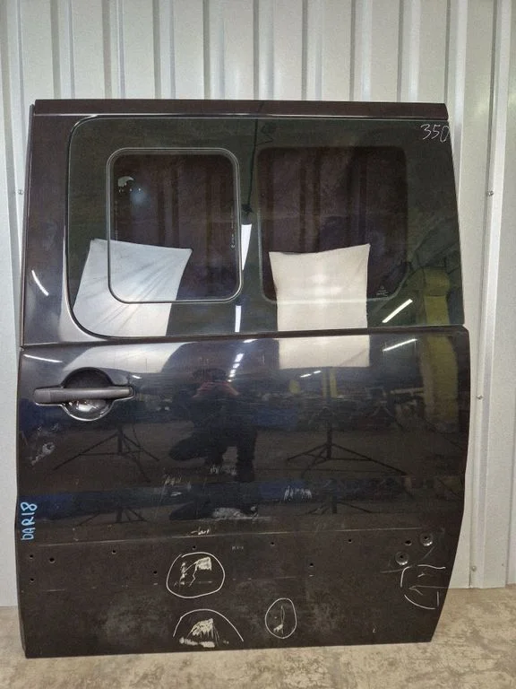 Side sliding door – left