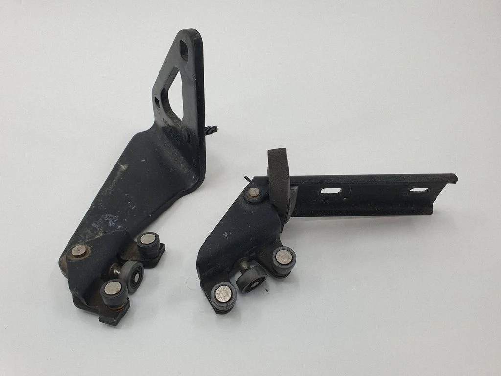 Roller guide/hinge set – Renault Trafic II (X83) (2001-2014)