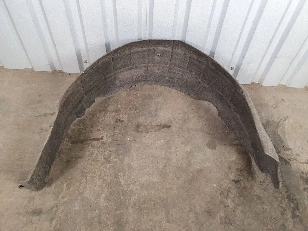 Rear arch fender liner splash guards