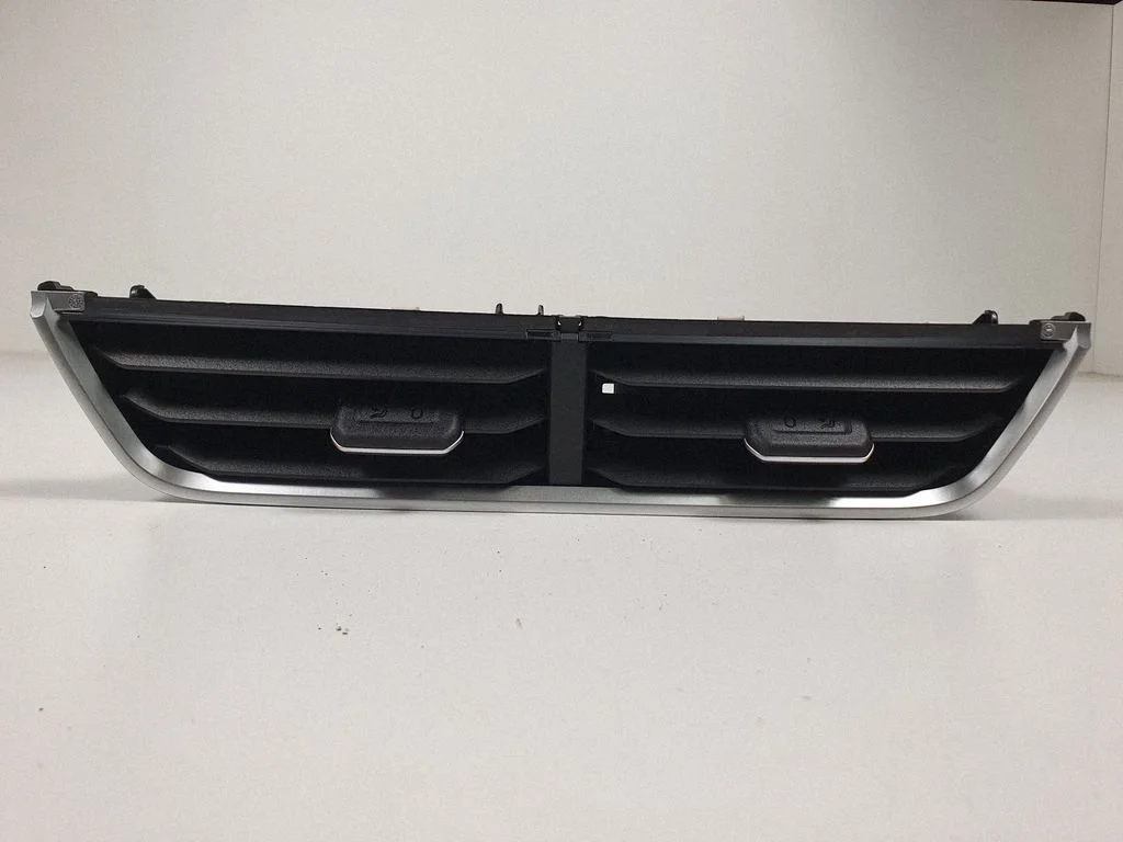 Dash center air vent grill 2GA819728K