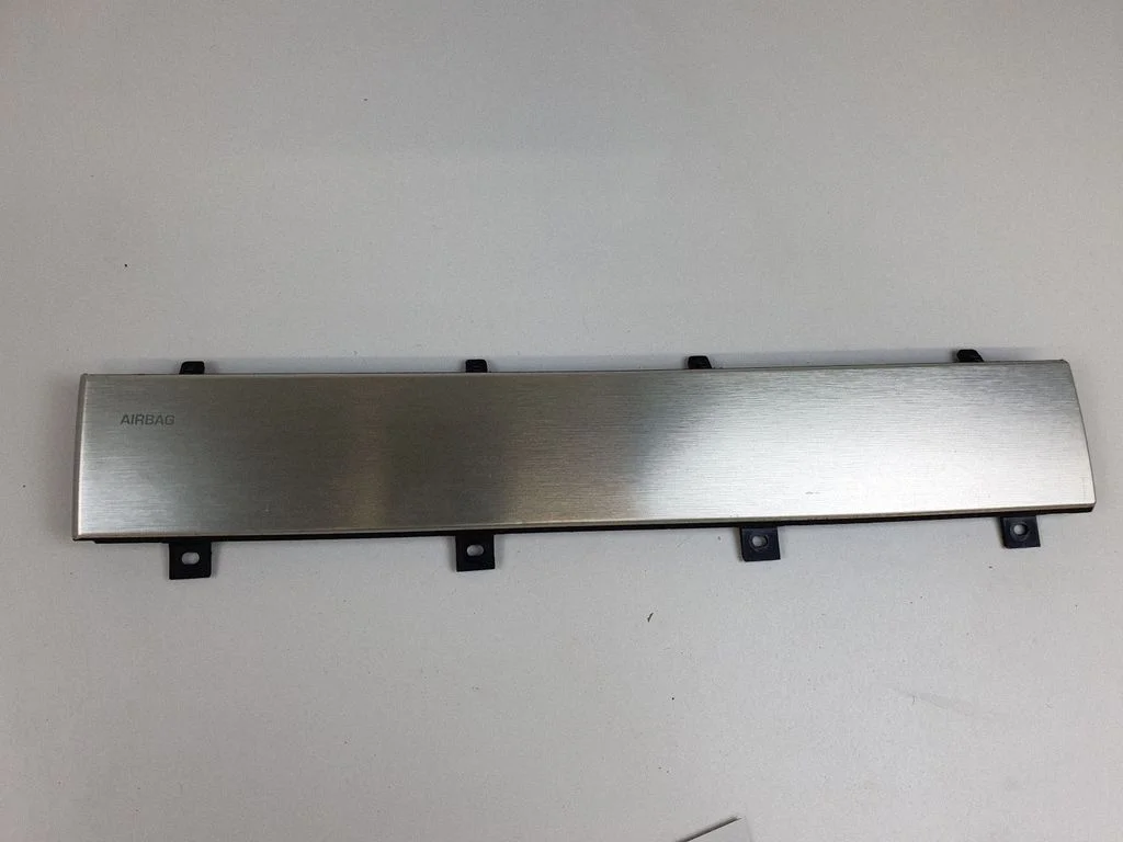 Dashboard glove box trim BJ32045R61BB – Land Rover Evoque I (2011-2018)
