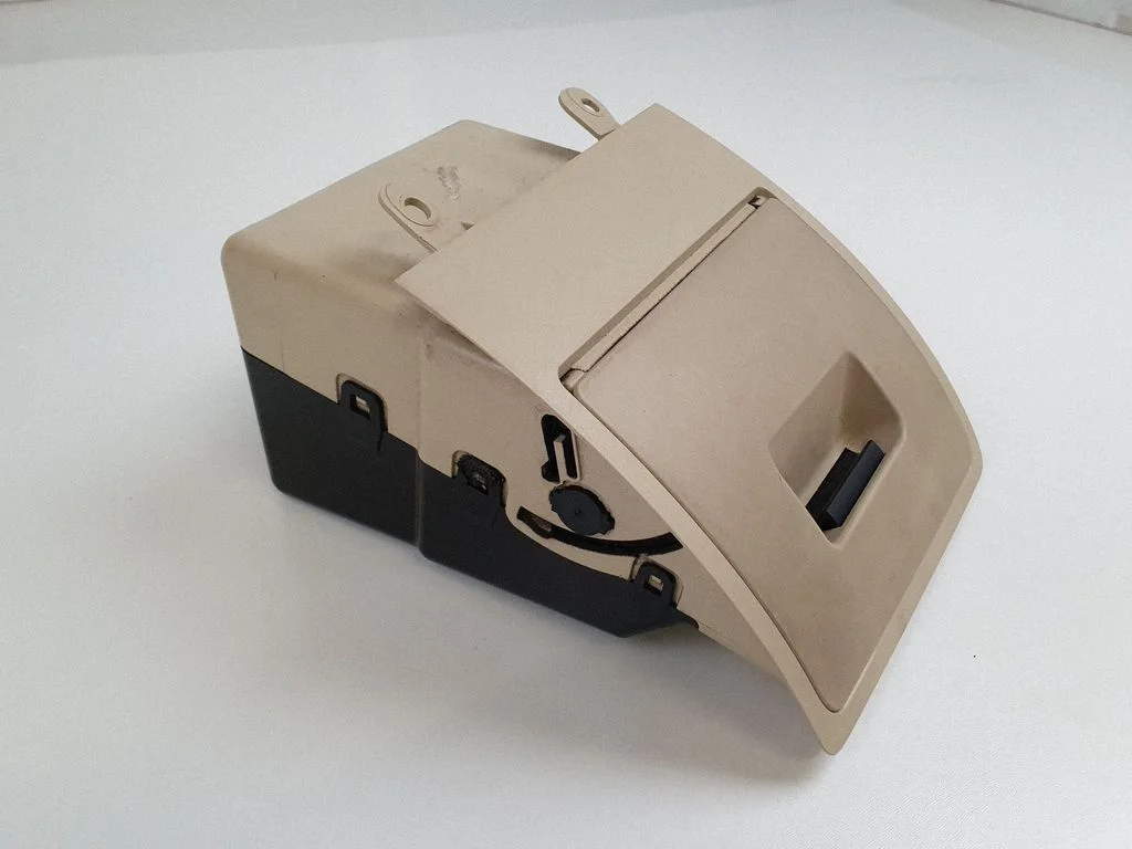 Armatuurlaua panipaik – BMW 5-seeria E60 E61 (2004-2010)