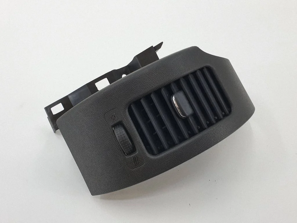 Dashboard side air vent grill/cover trim 681345X15A
