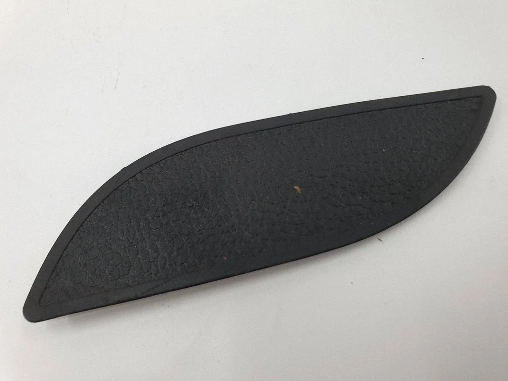 Glove box pad – front right