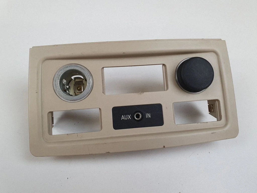 Sigaretisüütaja viimistlus (tagumine) – BMW 5-seeria E60 E61 (2004-2010)
