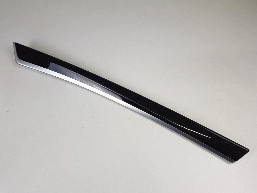 Eesmise ukse viimistlusriba – BMW 5-seeria F10 F11 (2009-2016)