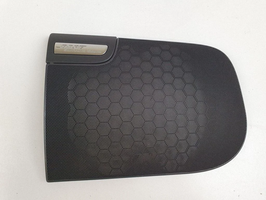 Eesmise ukse kõlari kate – Audi A8 S8 D3 4E (2002-2009)
