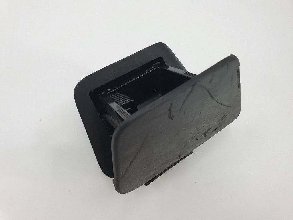 Rear door ashtray – Land Rover Range Rover L322 (2002-2012)