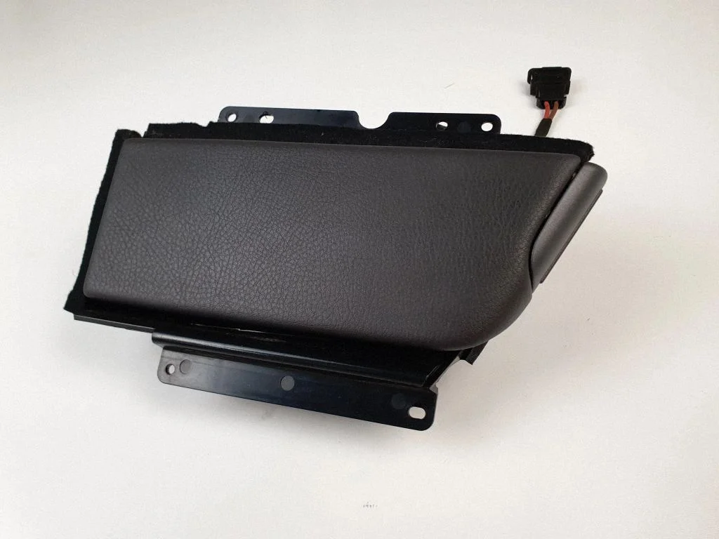 Rear door ashtray – Volkswagen Phaeton (2002-2016)