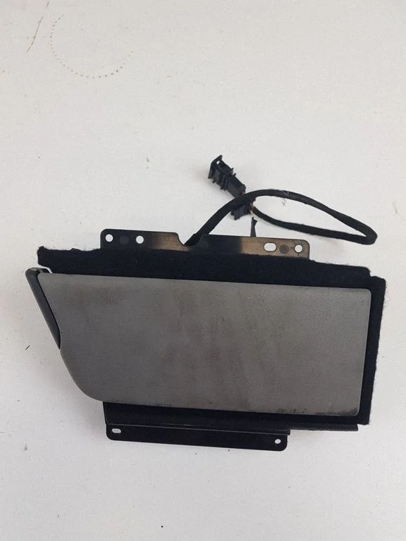 Rear door ashtray – Volkswagen Phaeton (2002-2016)