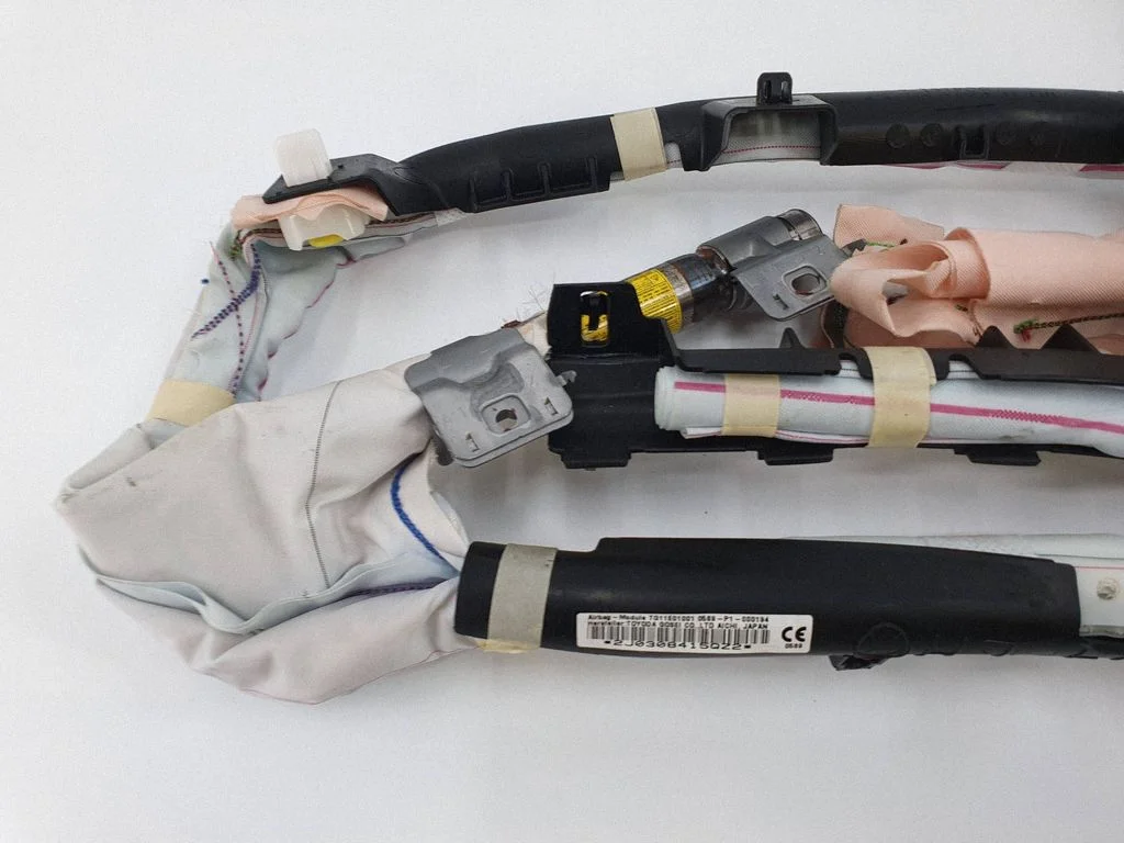 Roof airbag – left