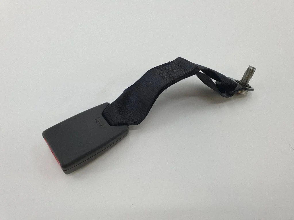 Rear seatbelt buckle