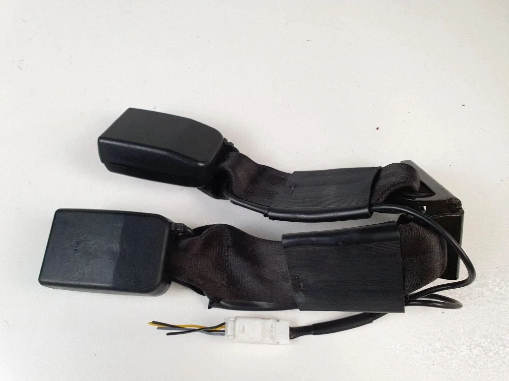Middle seatbelt buckle (rear) 88862JD10A – Nissan Qashqai+2 (2008-2010)