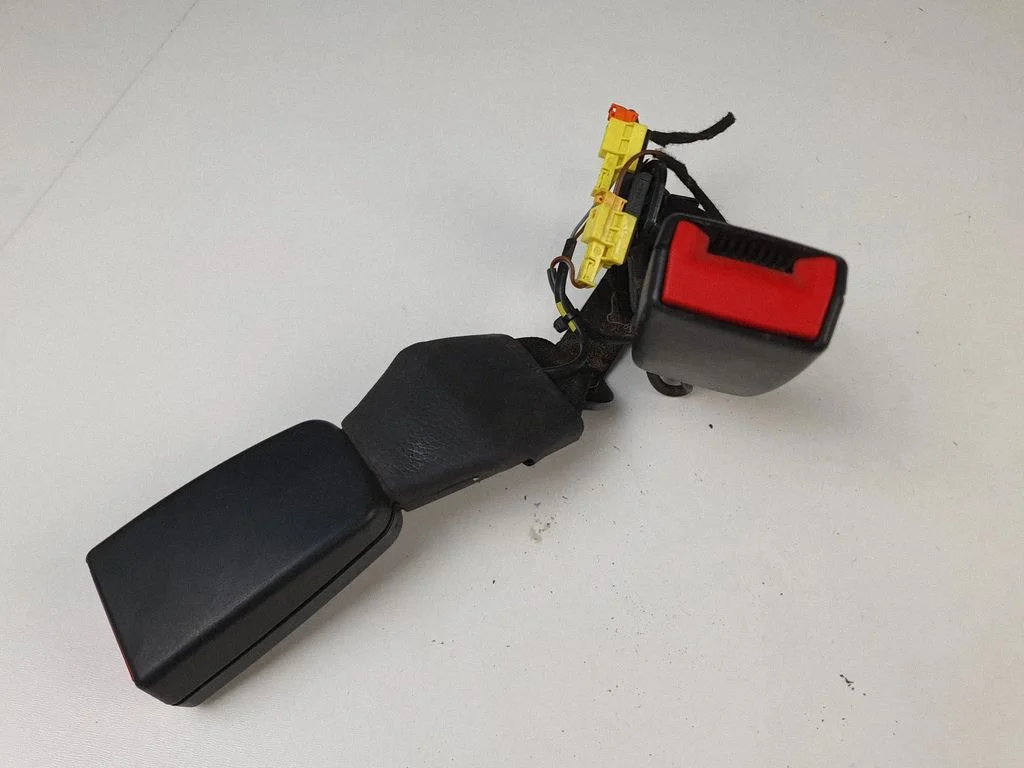 Middle seatbelt buckle (rear) A2128600469