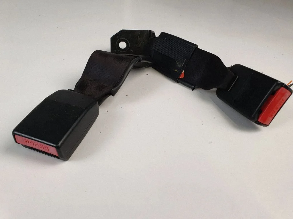 Middle seatbelt buckle (rear) 88863JD10A – Nissan Qashqai+2 (2008-2010)
