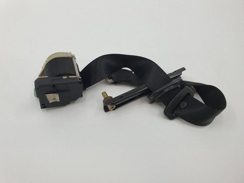 Rear seatbelt