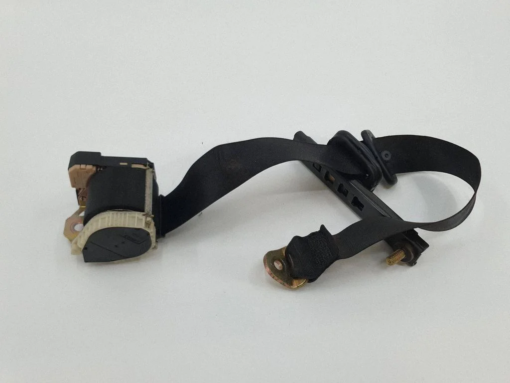 Rear seatbelt – Land Rover Range Rover L322 (2002-2012)