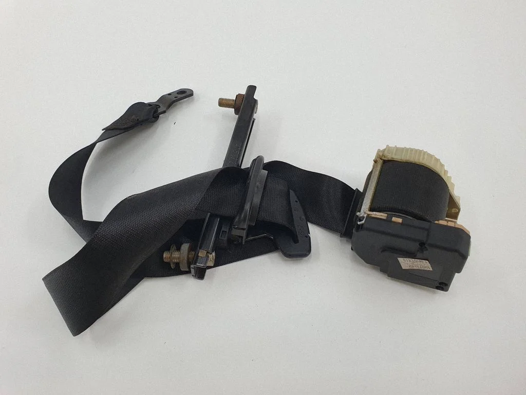 Rear seatbelt – Land Rover Range Rover L322 (2002-2012)
