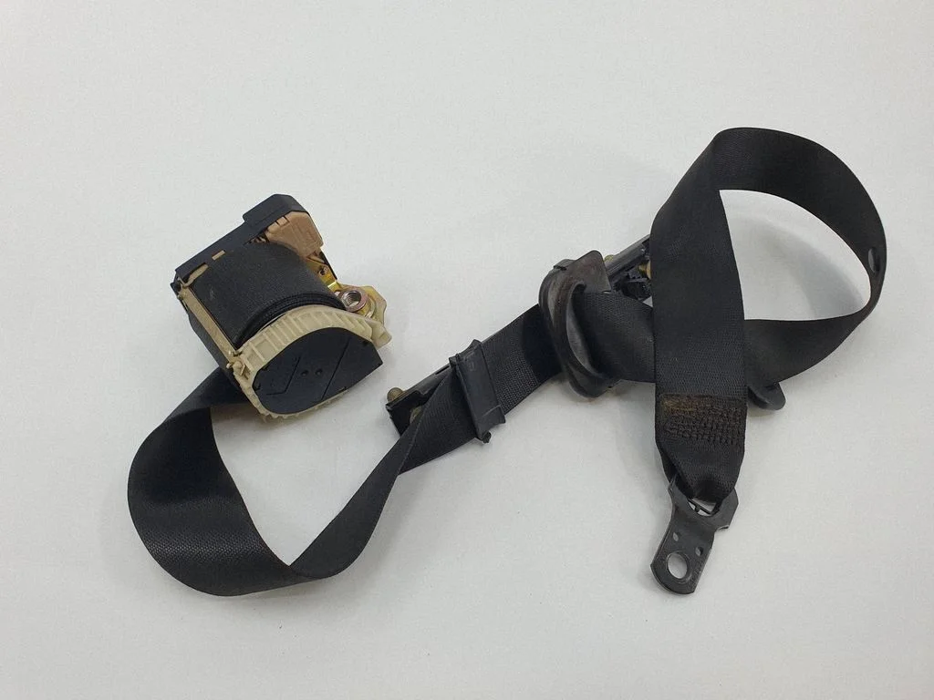 Rear seatbelt – Land Rover Range Rover L322 (2002-2012)