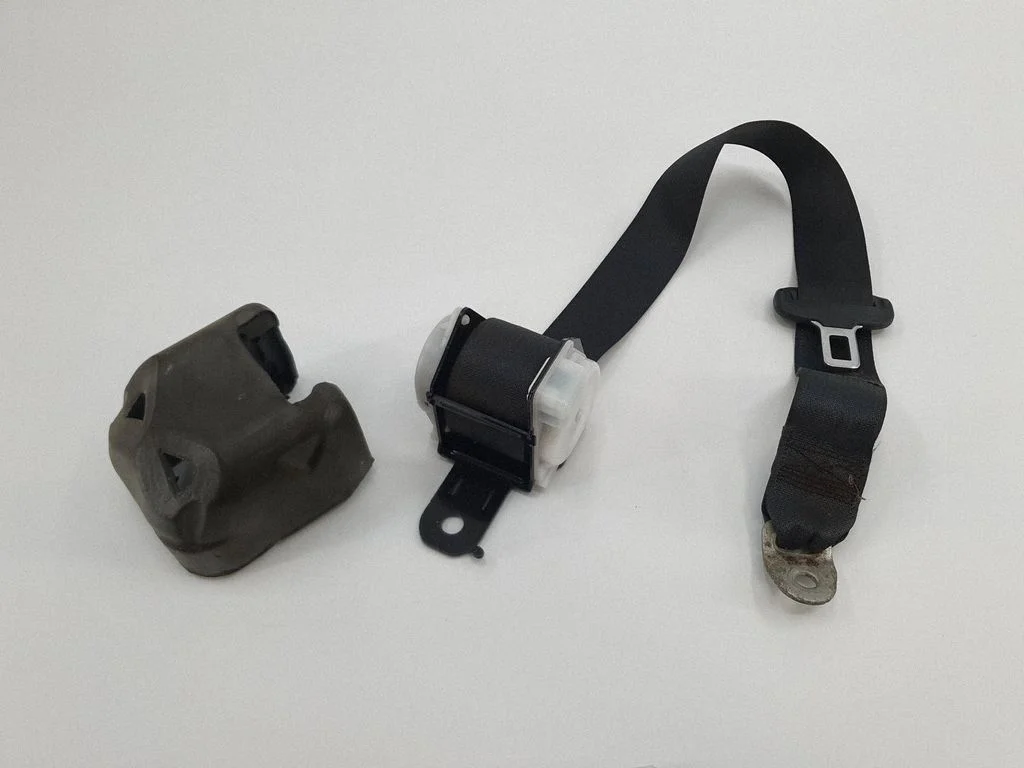 Rear seatbelt – Toyota Auris E180 (2012-2018)
