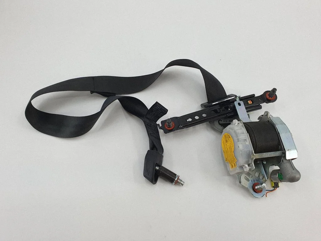 Front seatbelt 888102P460VA