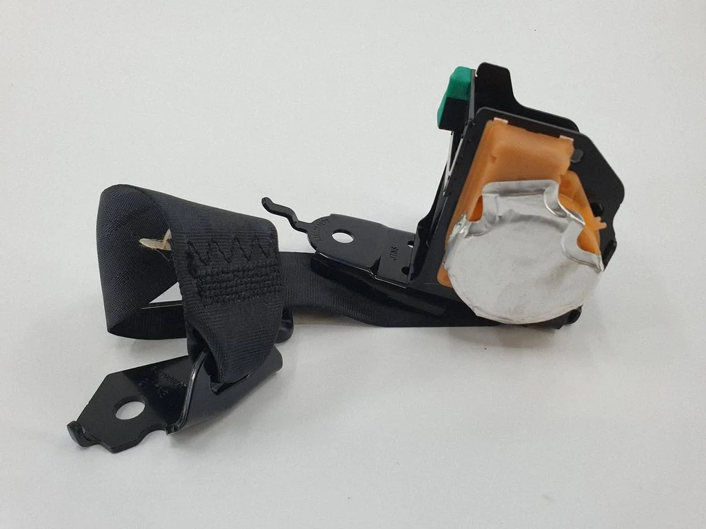 Middle seatbelt (rear) – Mazda 3 III (2014-2018)