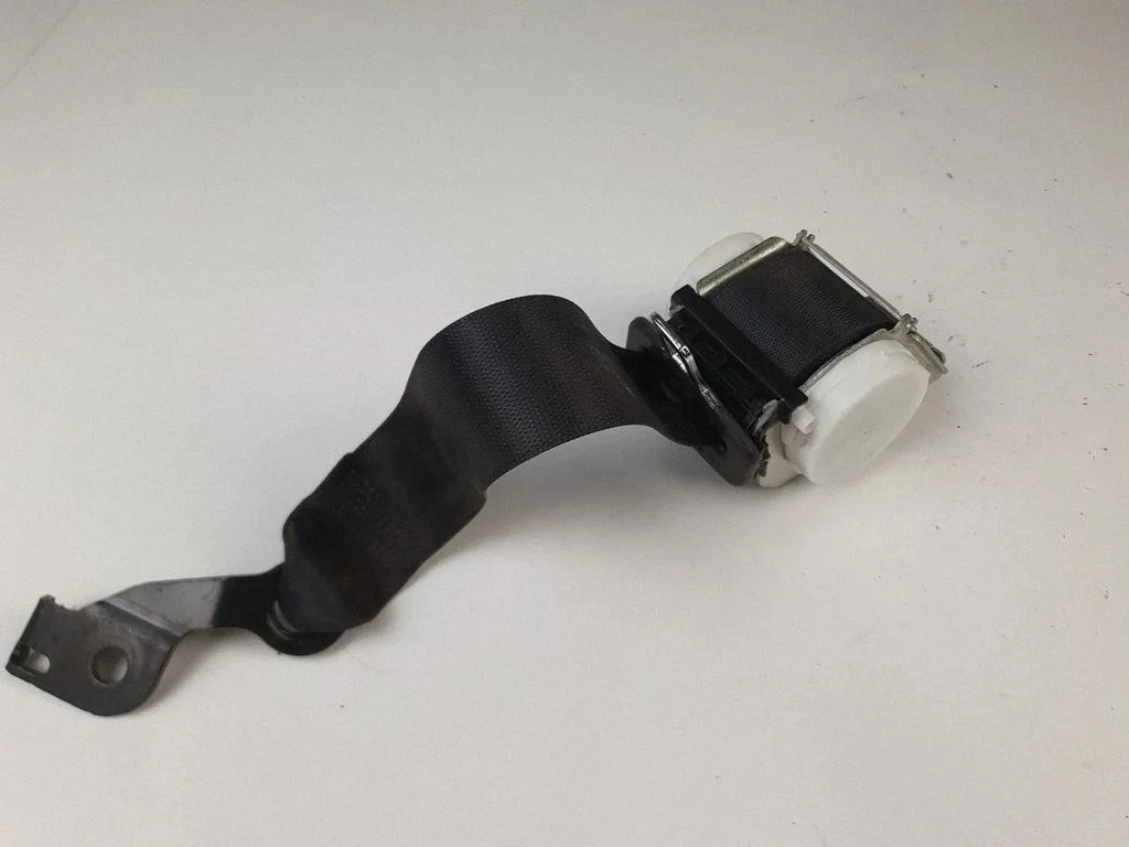 Middle seatbelt (rear) 33053533A