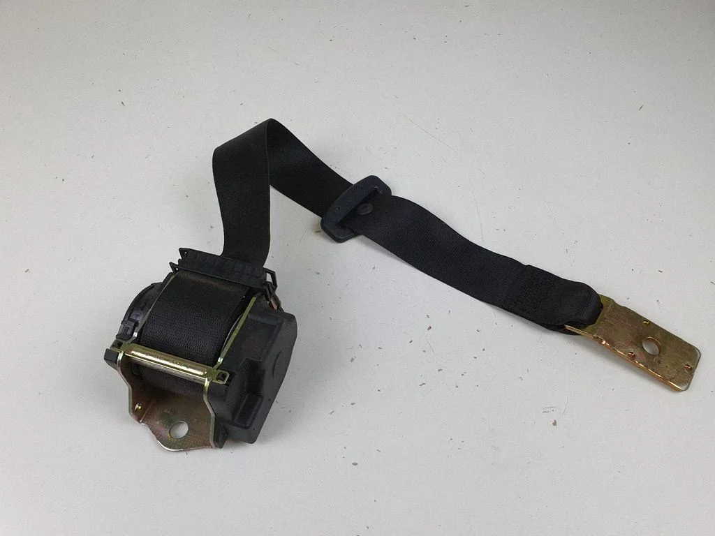 Middle seatbelt (rear) – BMW 7 Series E65 E66 (2001-2008)