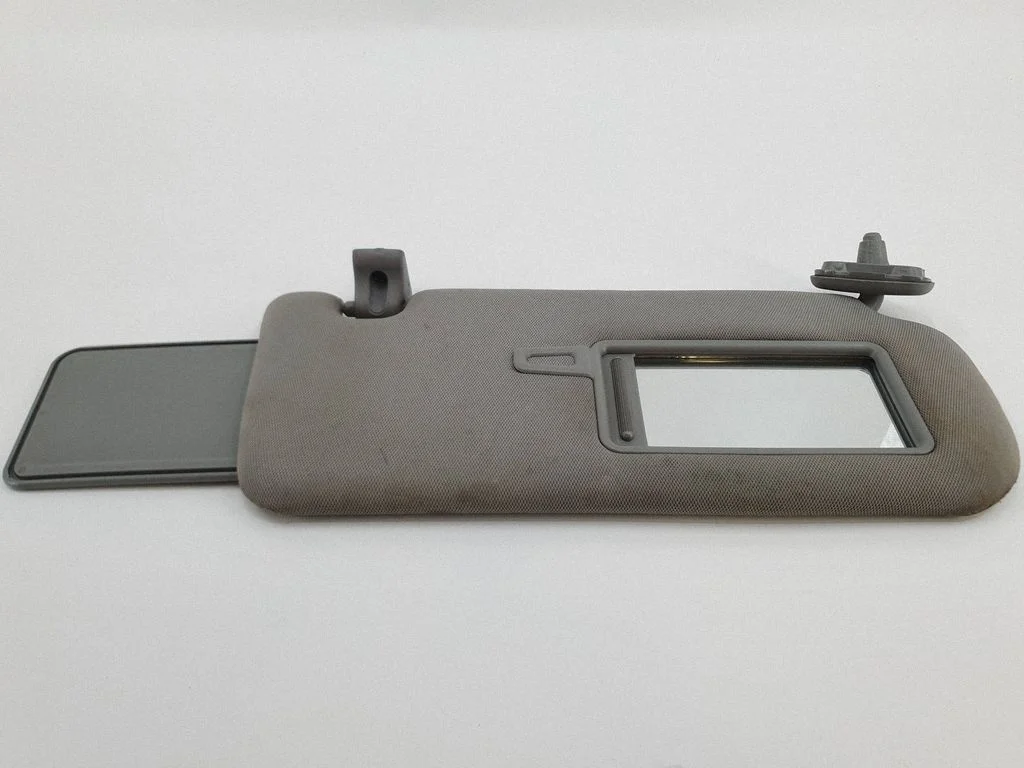 Sun visor – right