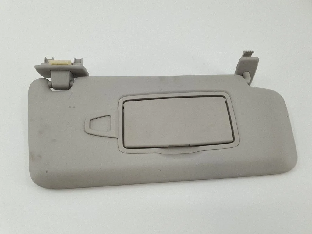 Sun visor – right