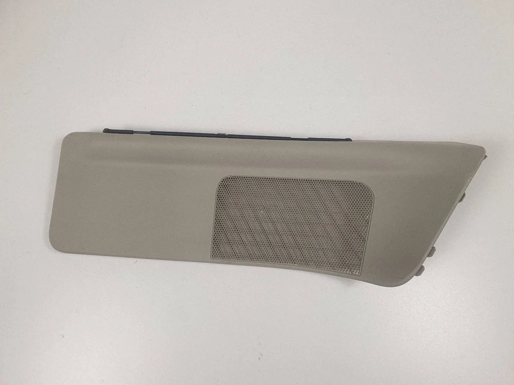 Manual rear window sunshade cover – Chrysler Town & Country V (2008-2016)