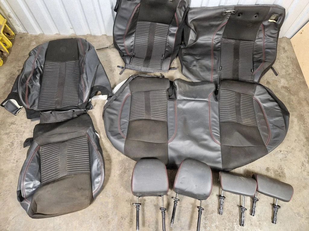 Seat and door cards trim set