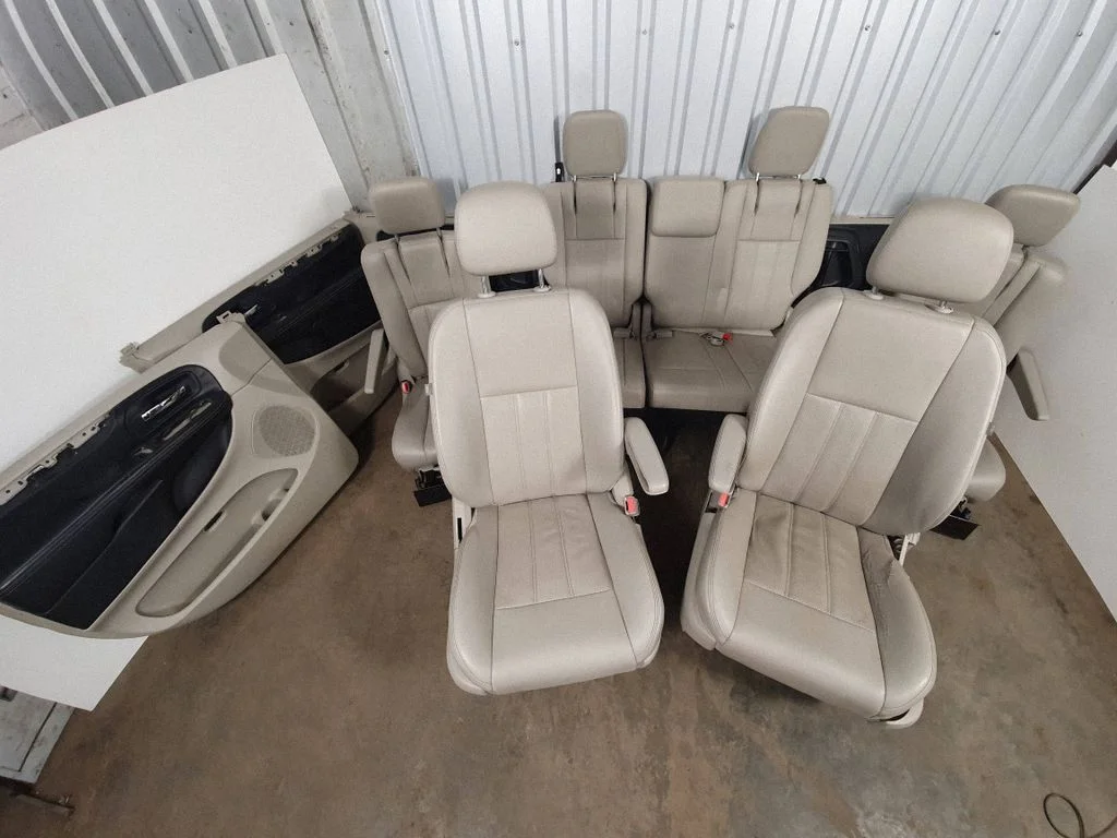 Seat set – Chrysler Town & Country V (2008-2016)