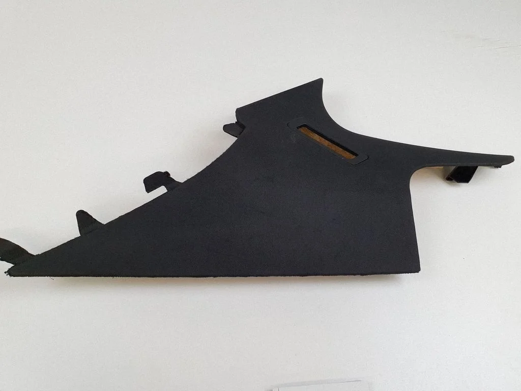(D)pillar trim (top) A2046900626 – Mercedes-Benz C-Class AMG W204 (2007-2014)