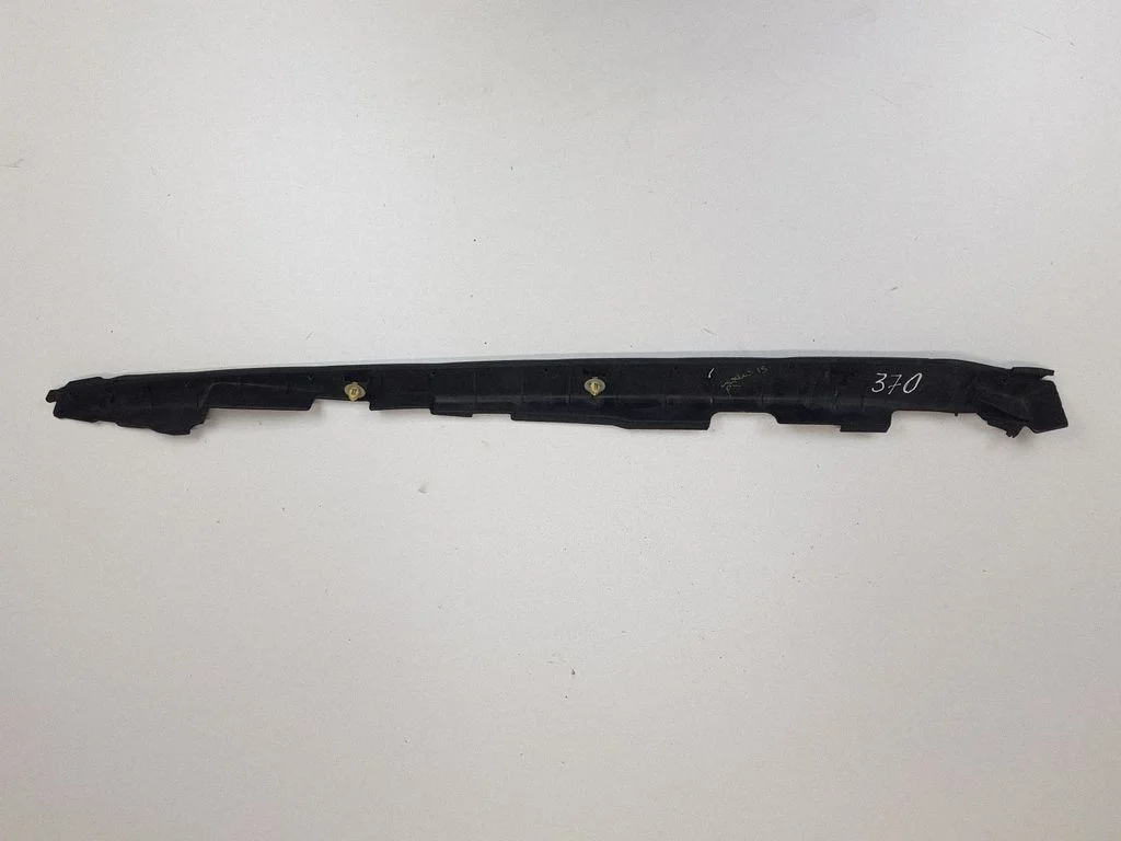 Side skirt front trim – Lexus IS 220D-250-350 (2006-2013)
