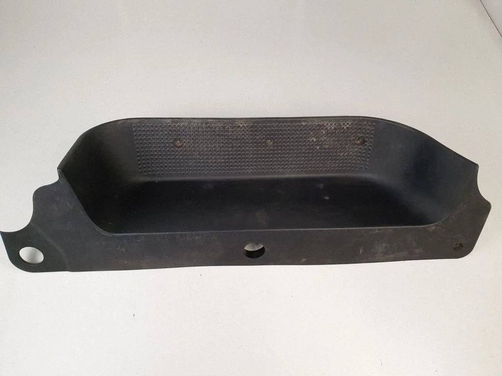 Front sill trim cover 8200943157