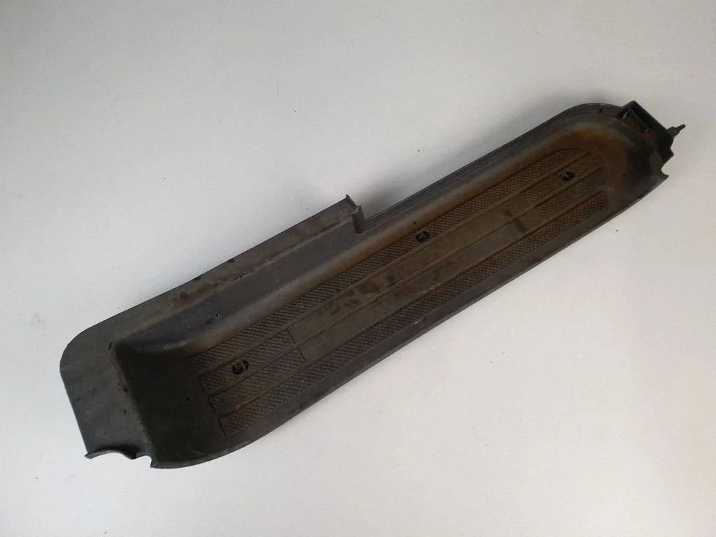 Front sill trim cover P0099418