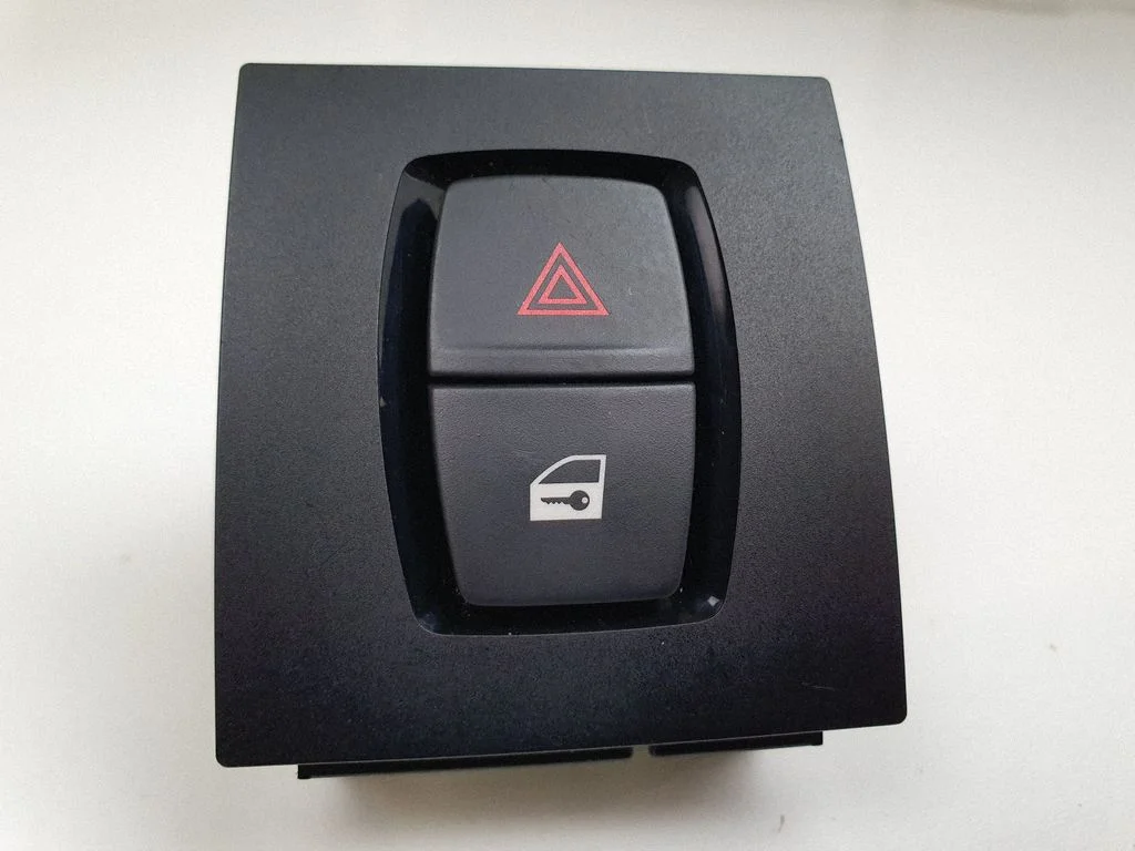 Hazard light switch 9231786
