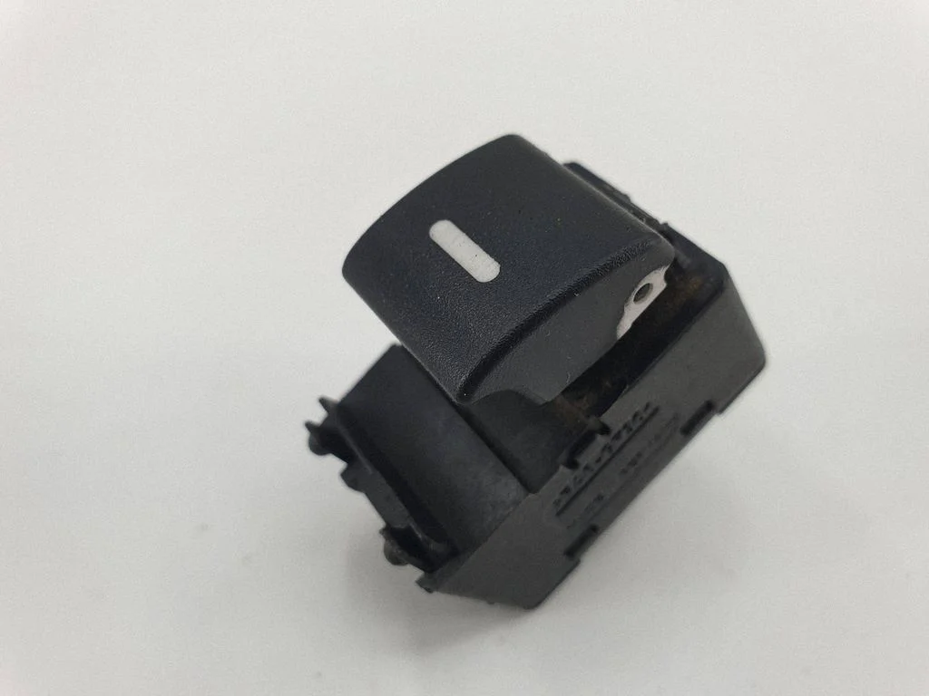 Electric window control switch – Land Rover Range Rover L322 (2002-2012)