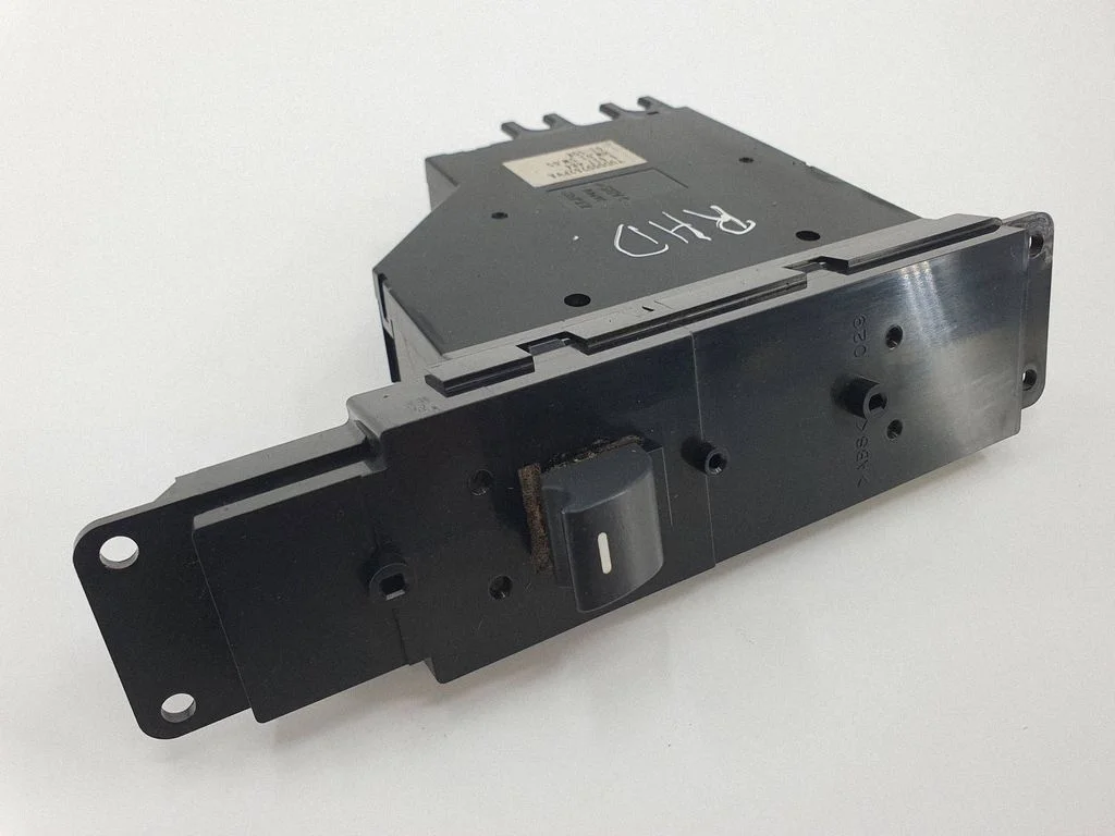 Electric window control switch – Land Rover Range Rover L322 (2002-2012)