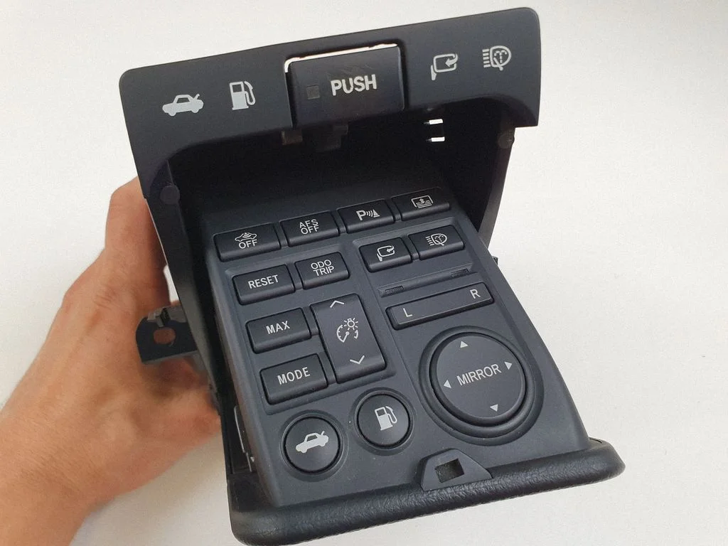 Multifunctional control switch/knob 7588840100