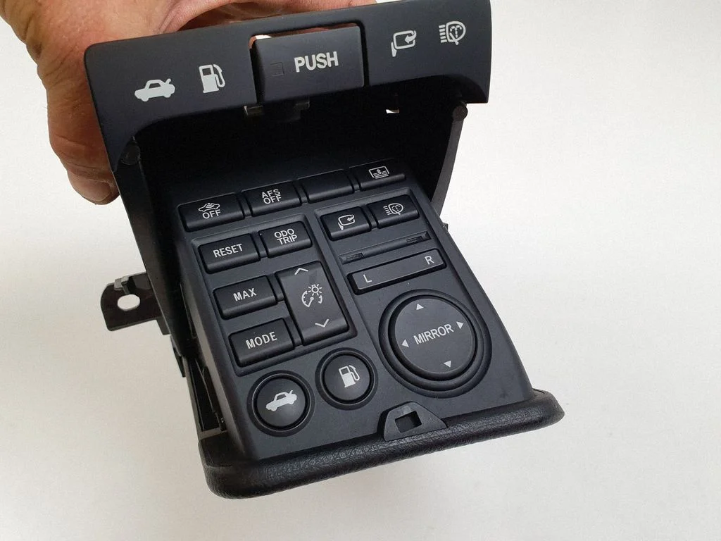Multifunctional control switch/knob 8401030370