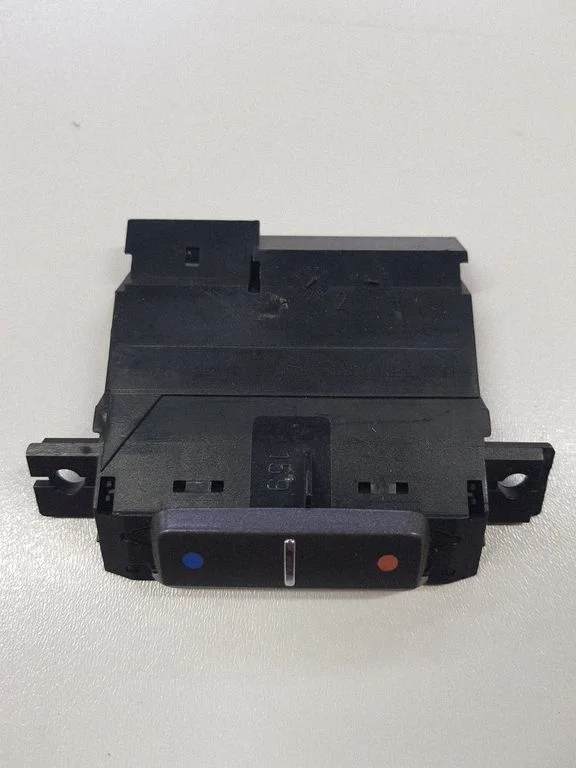 Interior fan control switch – Volkswagen Phaeton (2002-2016)