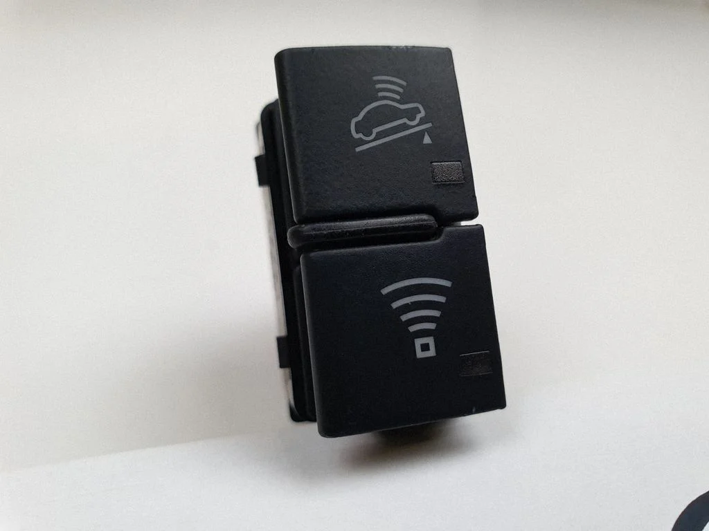 Alarm switch – Audi A4 S4 B7 8E 8H (2005-2008)