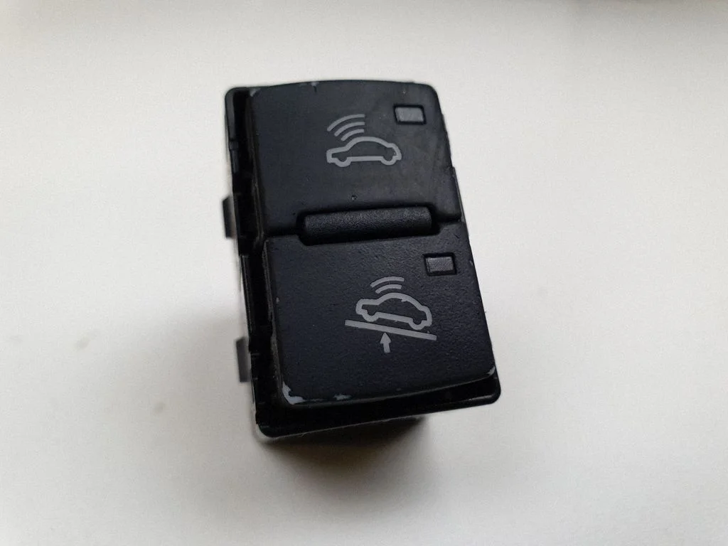 Alarm switch – Audi A8 S8 D3 4E (2002-2009)