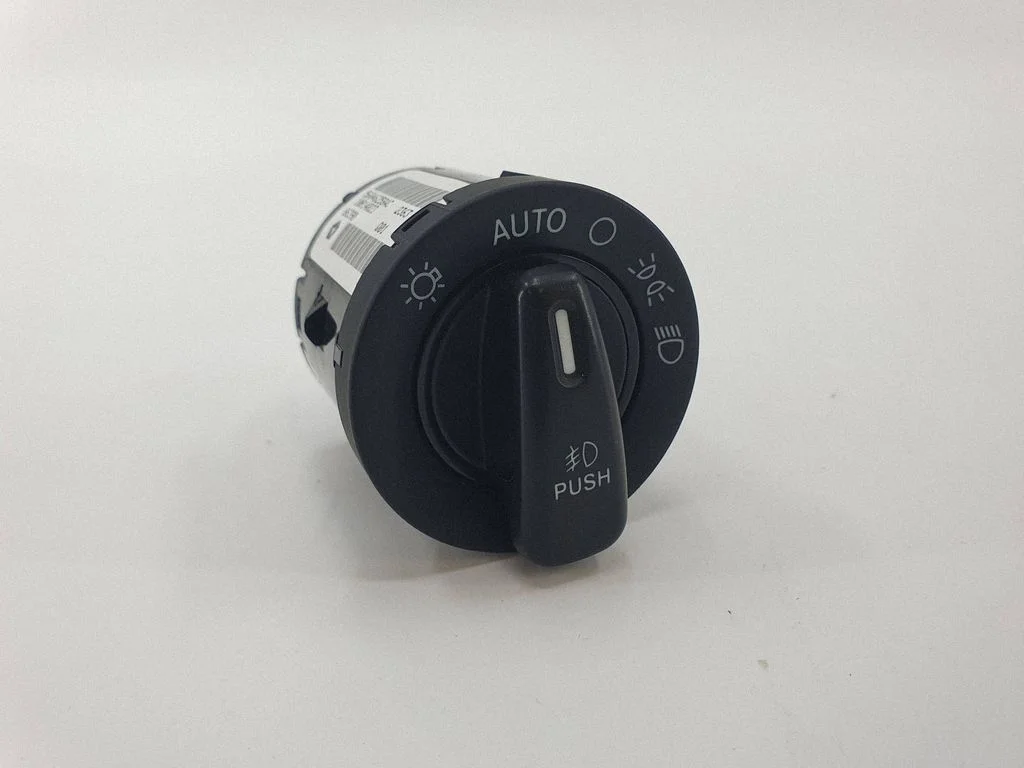 Gaismu slēdzis 56046258AC